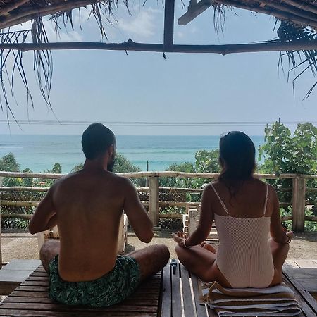 Gaia Ocean Surf Yoga Hostel Ahangama Buitenkant foto