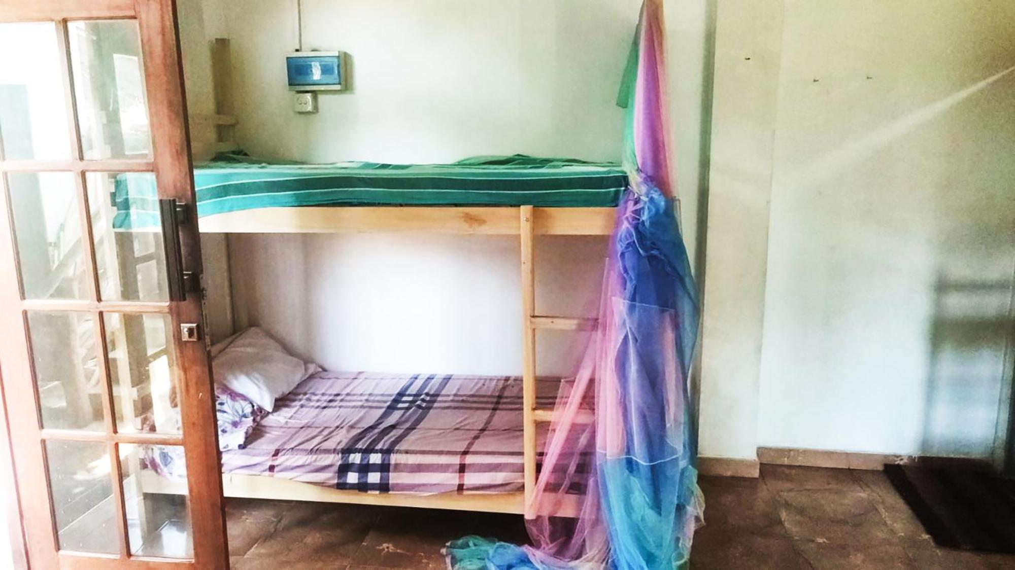 Gaia Ocean Surf Yoga Hostel Ahangama Buitenkant foto