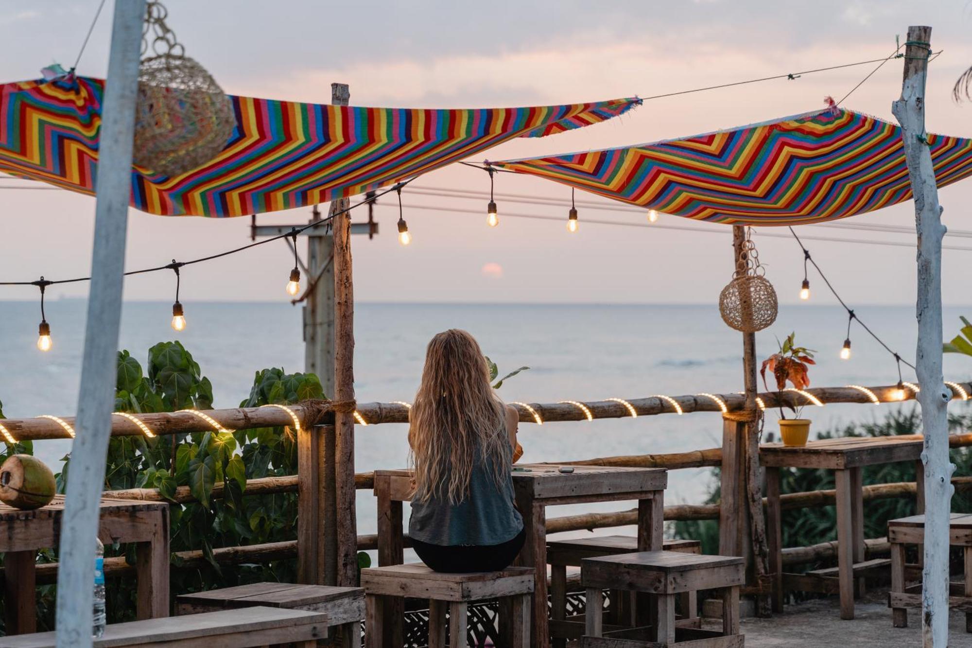 Gaia Ocean Surf Yoga Hostel Ahangama Buitenkant foto