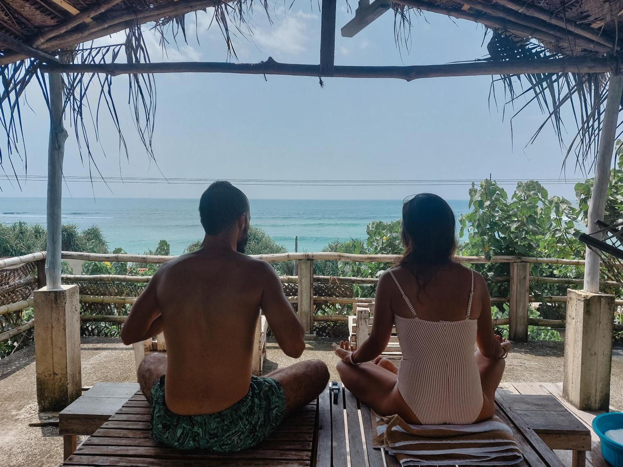 Gaia Ocean Surf Yoga Hostel Ahangama Buitenkant foto