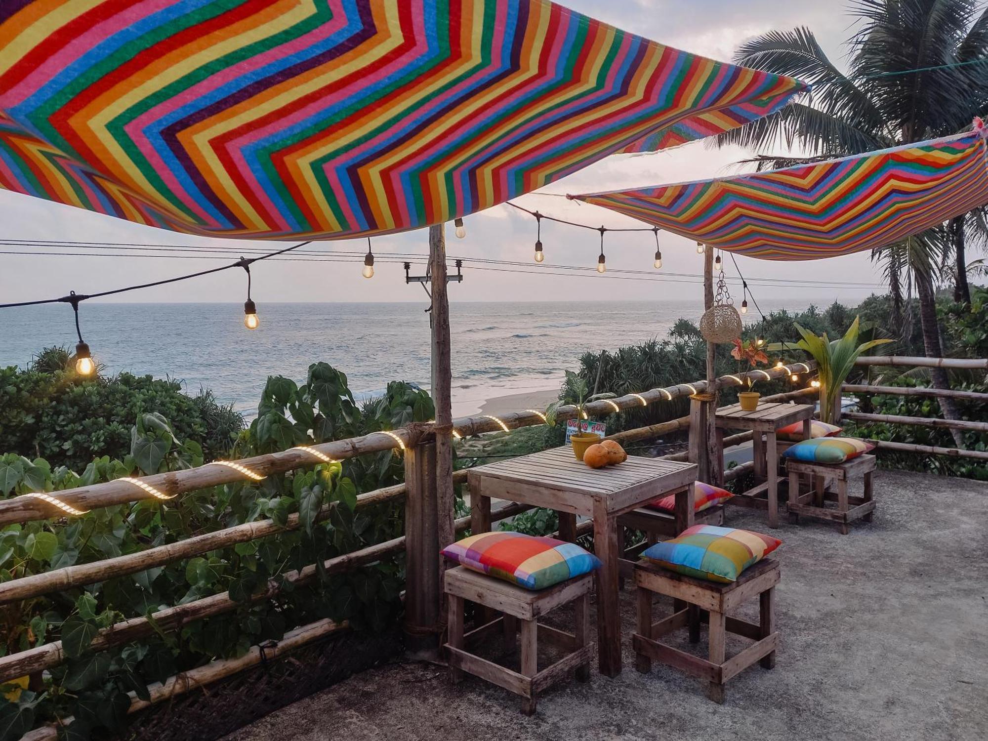 Gaia Ocean Surf Yoga Hostel Ahangama Buitenkant foto