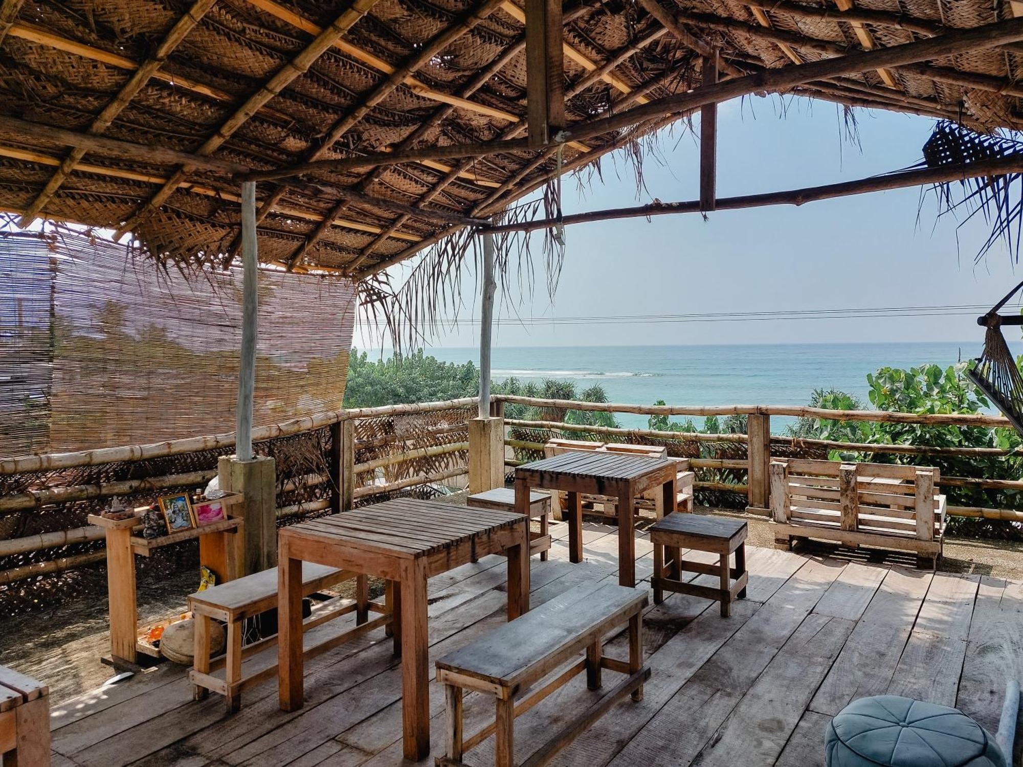 Gaia Ocean Surf Yoga Hostel Ahangama Buitenkant foto
