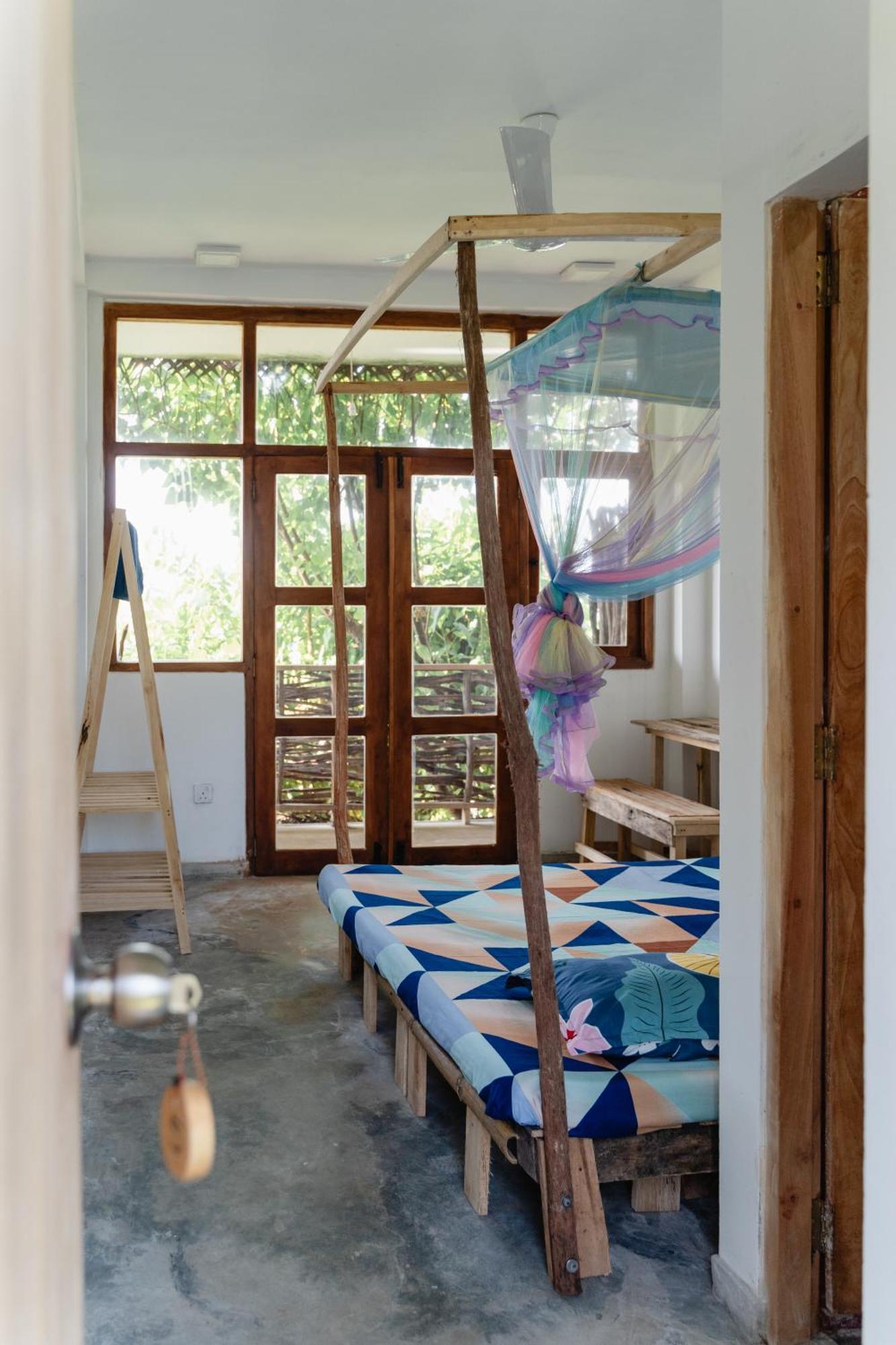 Gaia Ocean Surf Yoga Hostel Ahangama Buitenkant foto