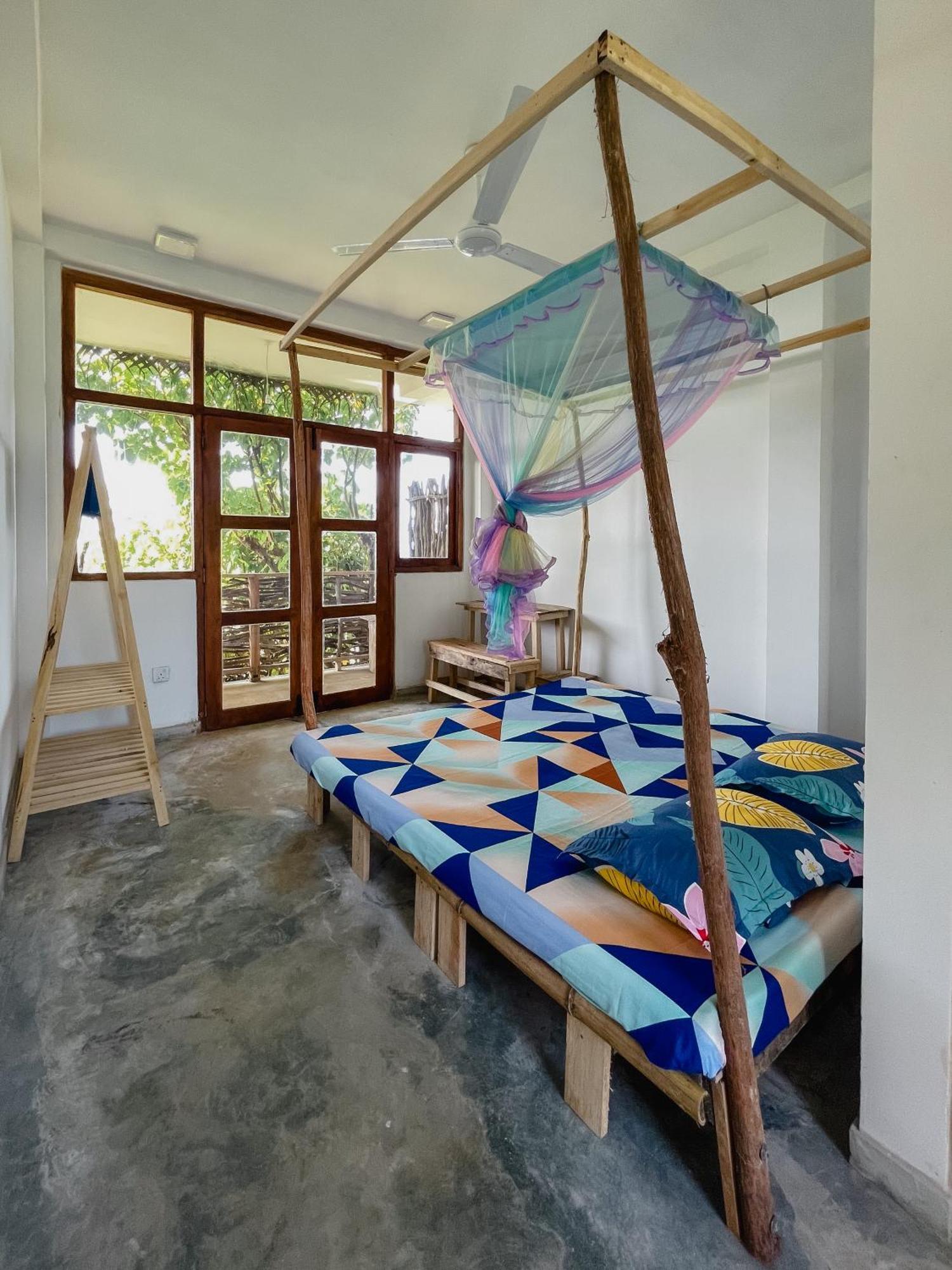 Gaia Ocean Surf Yoga Hostel Ahangama Buitenkant foto