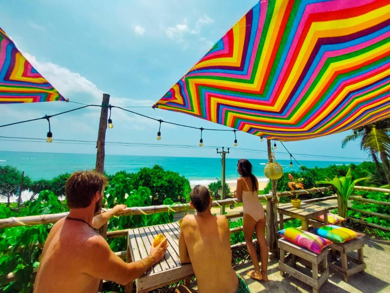 Gaia Ocean Surf Yoga Hostel Ahangama Buitenkant foto