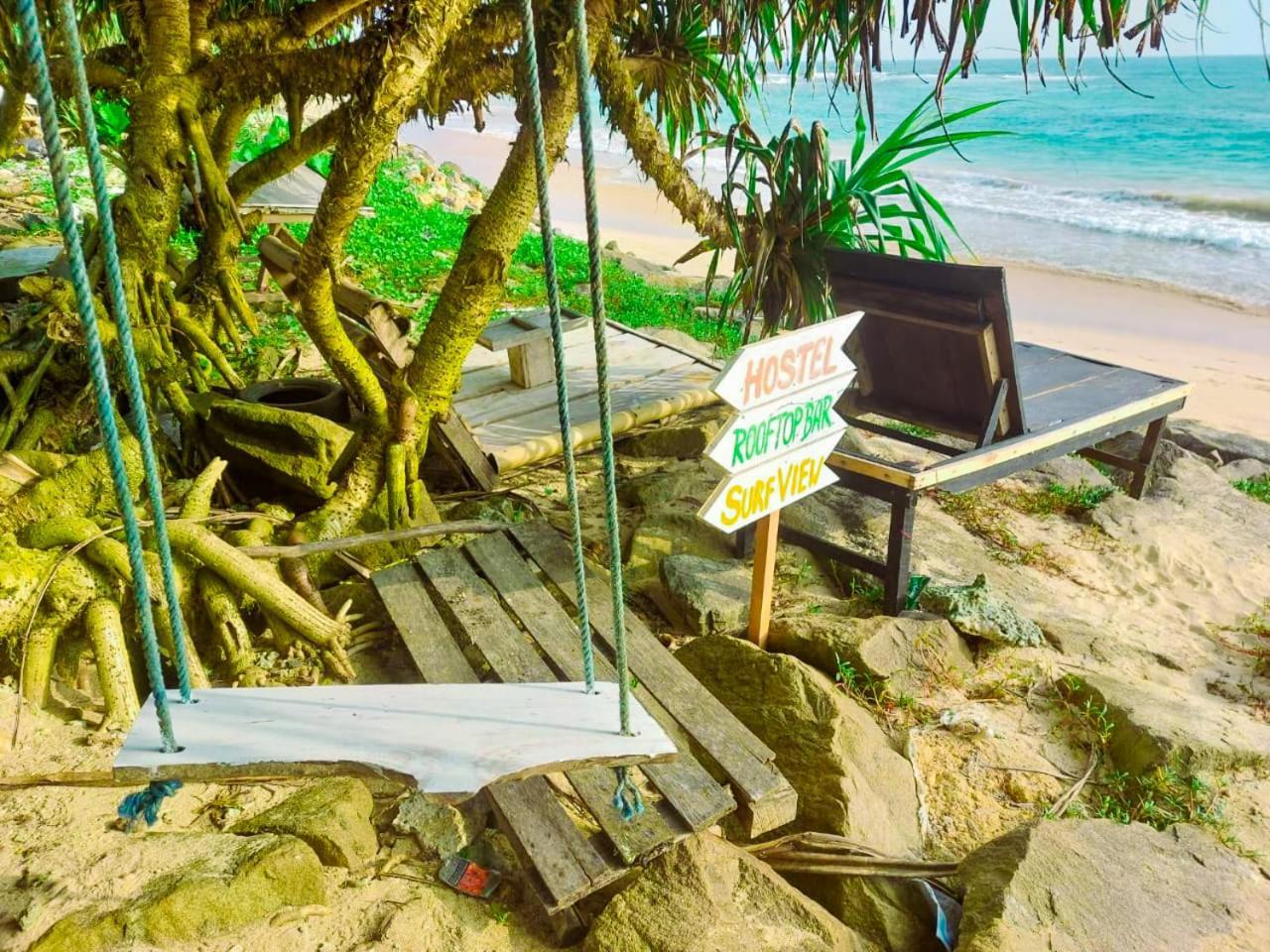Gaia Ocean Surf Yoga Hostel Ahangama Buitenkant foto