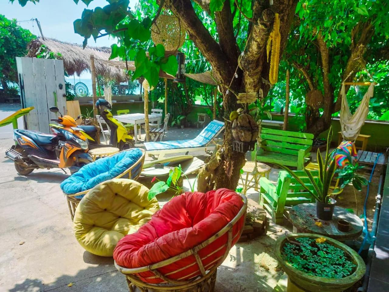 Gaia Ocean Surf Yoga Hostel Ahangama Buitenkant foto